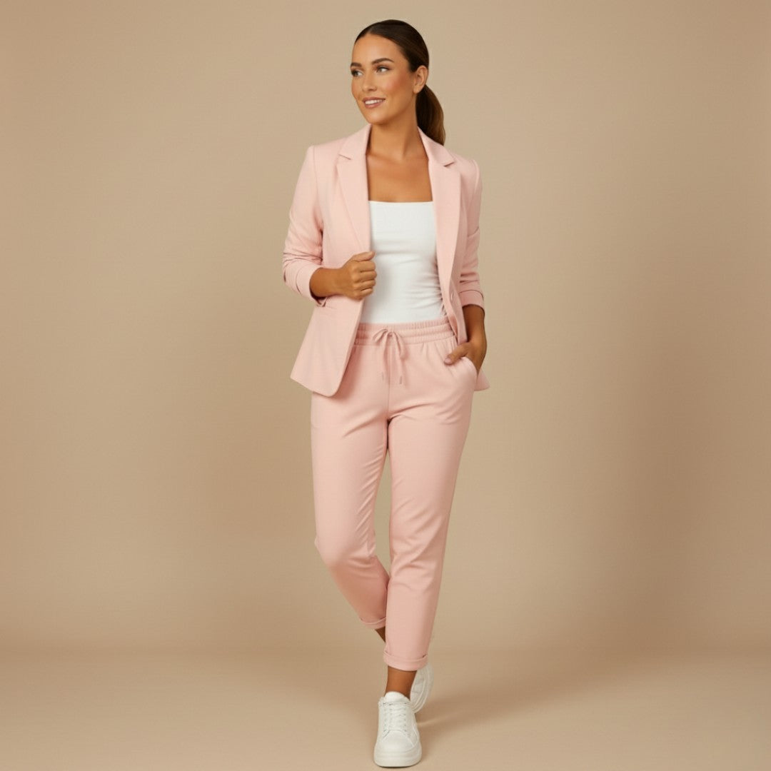Tweedelige dames outfit met blazer en broek | basic stijl